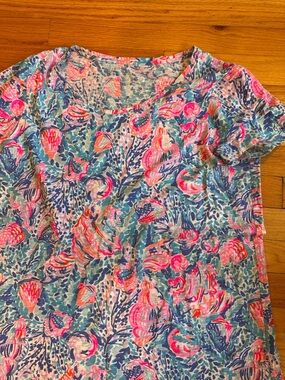 Lilly Pulitzer Short-Sleeve Floral Scoop Neck Top in Teal and Pink